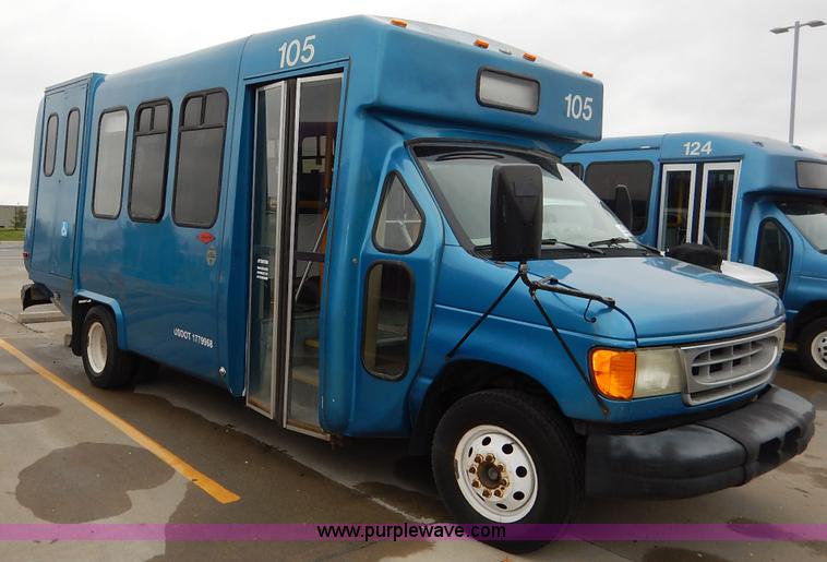 image for item J3992 2003 Ford 801 transit bus