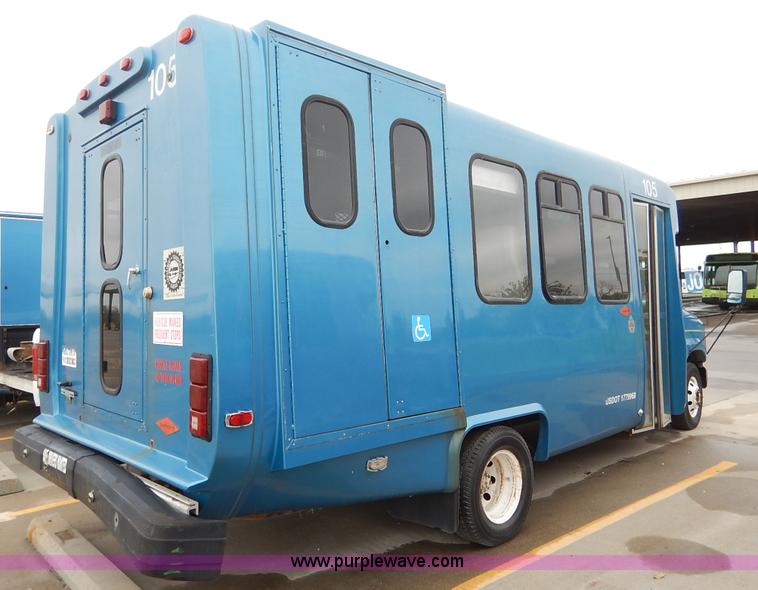 image for item J3992 2003 Ford 801 transit bus