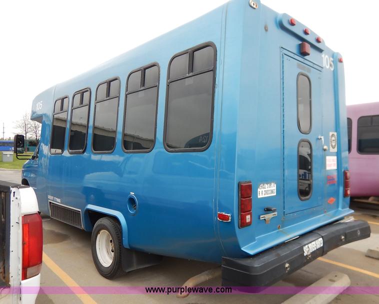 image for item J3992 2003 Ford 801 transit bus