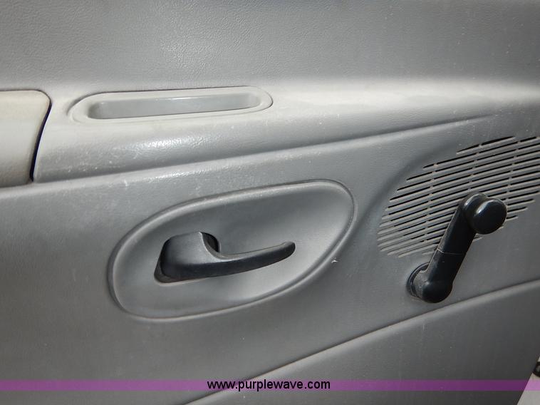 image for item J3992 2003 Ford 801 transit bus