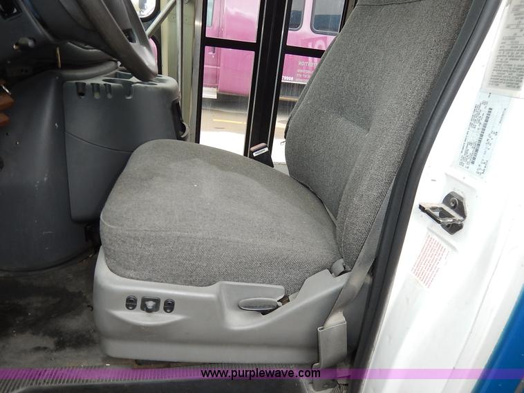 image for item J3992 2003 Ford 801 transit bus
