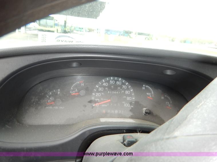 image for item J3992 2003 Ford 801 transit bus