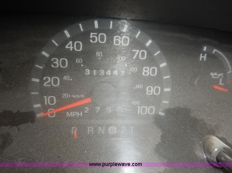 image for item J3992 2003 Ford 801 transit bus