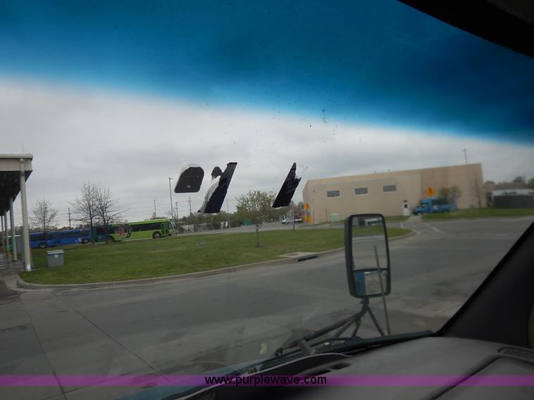 image for item J3992 2003 Ford 801 transit bus