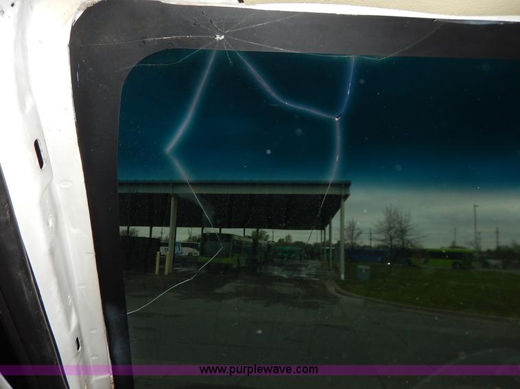 image for item J3992 2003 Ford 801 transit bus