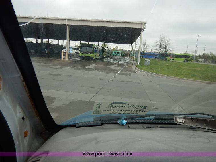 image for item J3992 2003 Ford 801 transit bus