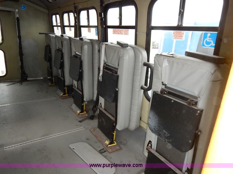 image for item J3992 2003 Ford 801 transit bus