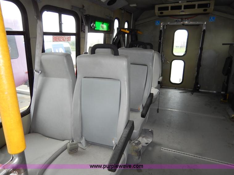 image for item J3992 2003 Ford 801 transit bus