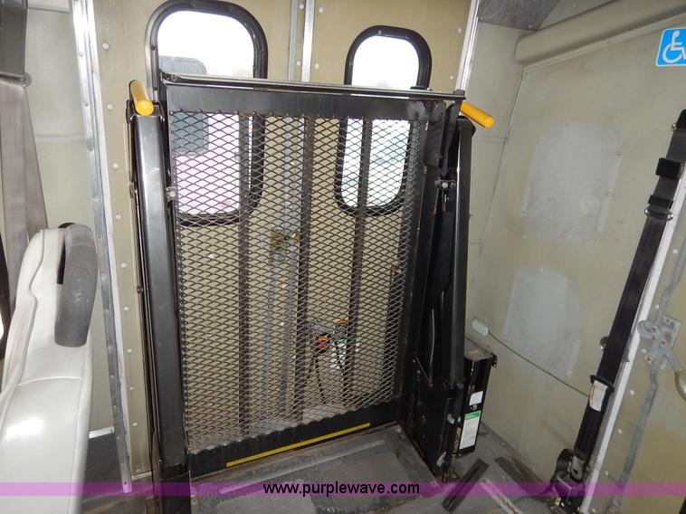 image for item J3992 2003 Ford 801 transit bus