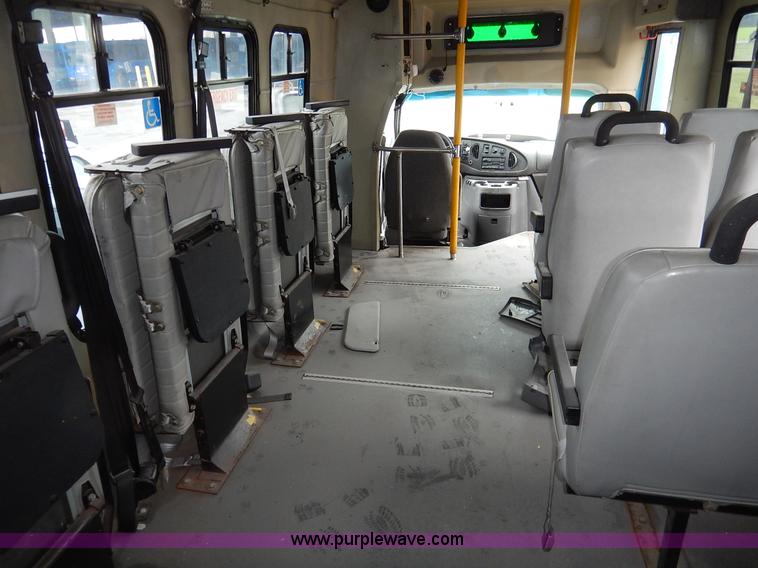 image for item J3992 2003 Ford 801 transit bus