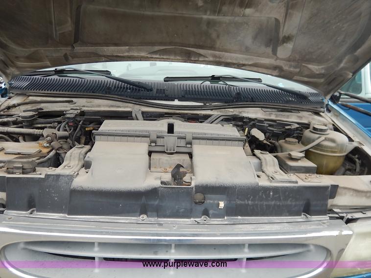 image for item J3992 2003 Ford 801 transit bus