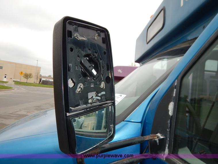 image for item J3992 2003 Ford 801 transit bus