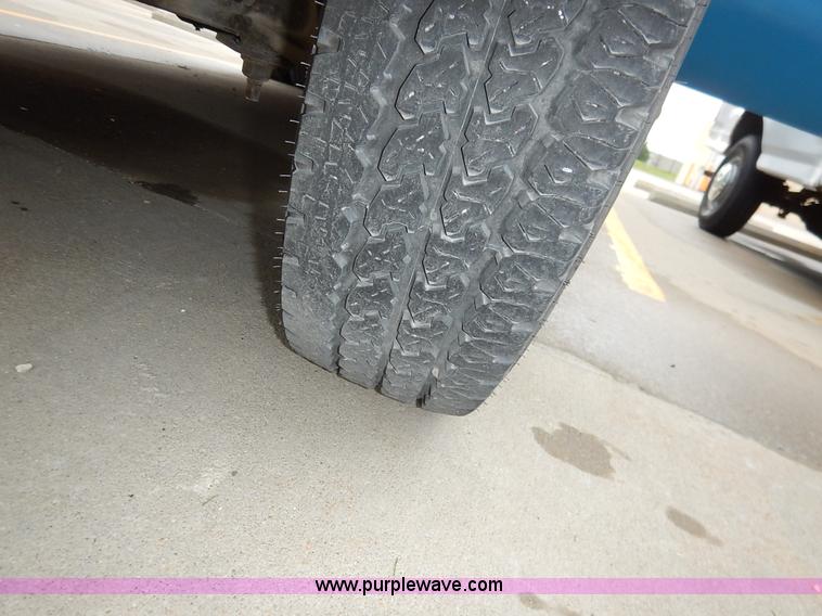 image for item J3992 2003 Ford 801 transit bus