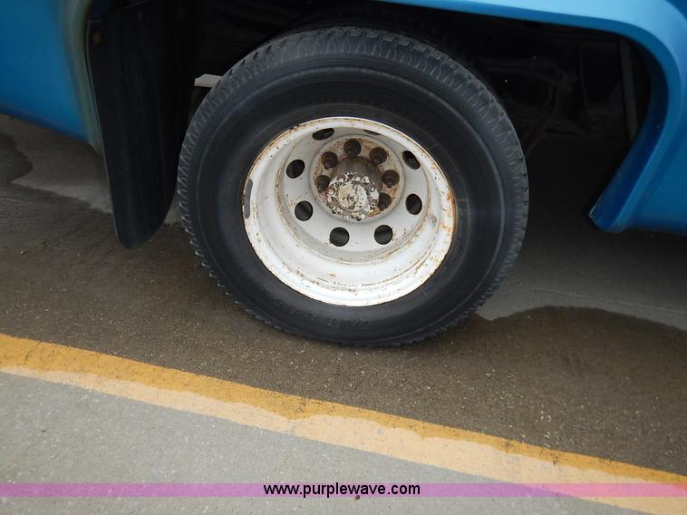 image for item J3992 2003 Ford 801 transit bus