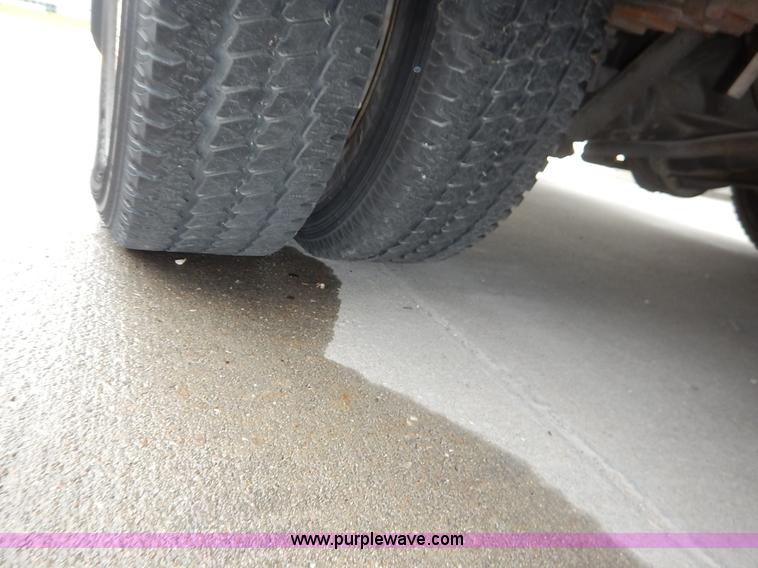 image for item J3992 2003 Ford 801 transit bus