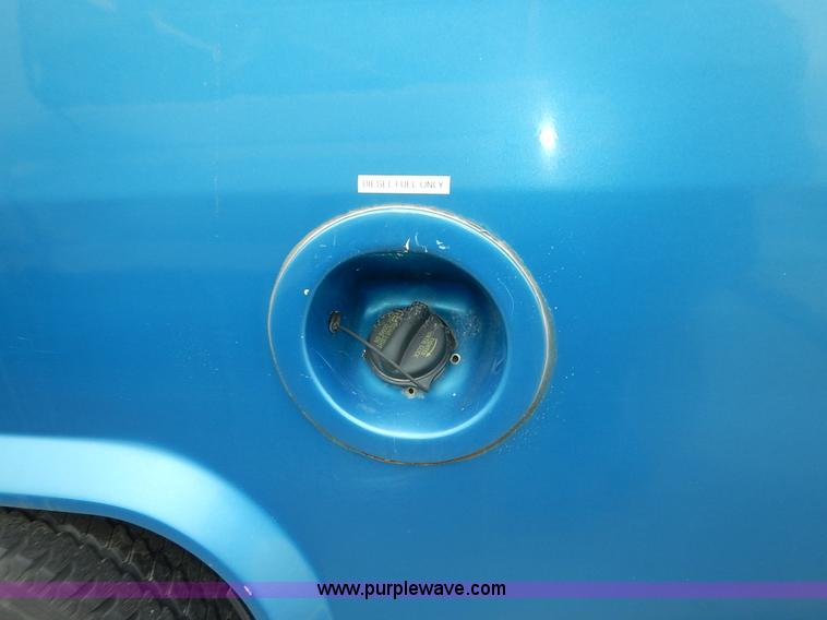 image for item J3992 2003 Ford 801 transit bus