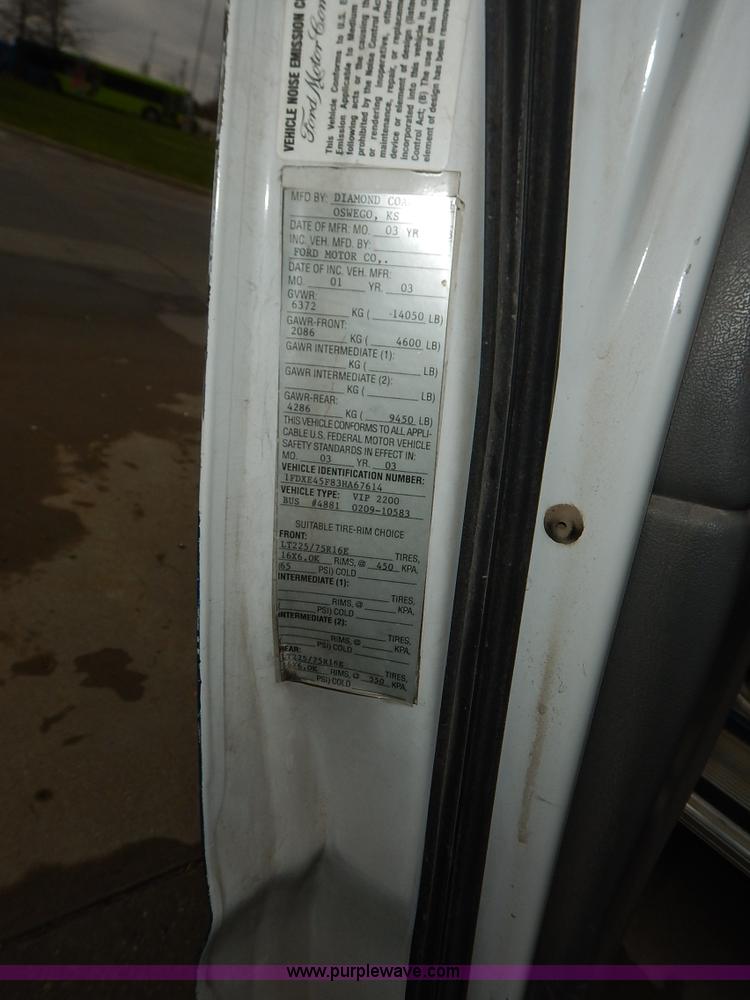 image for item J3992 2003 Ford 801 transit bus