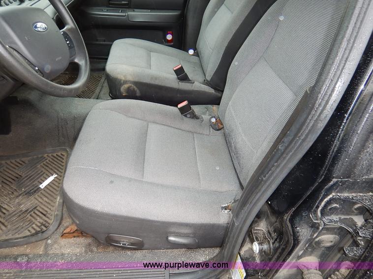 image for item J3993 2006 Ford Crown Victoria Police Interceptor