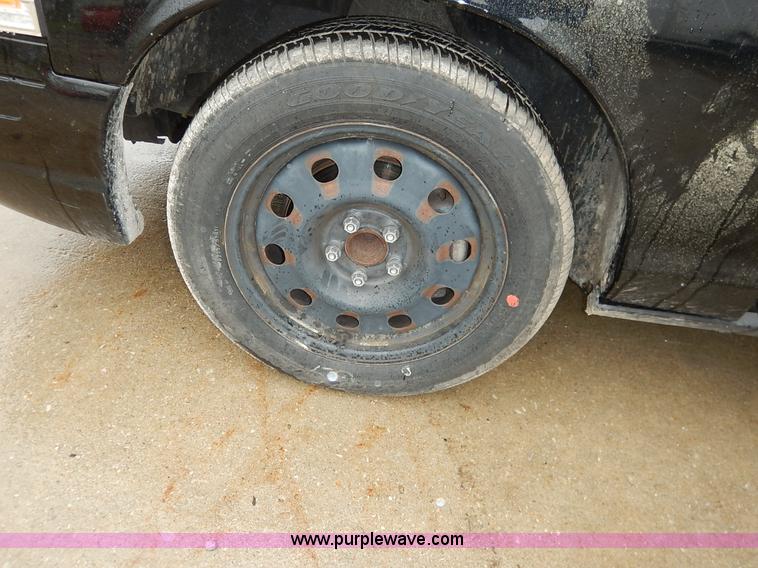 image for item J3993 2006 Ford Crown Victoria Police Interceptor