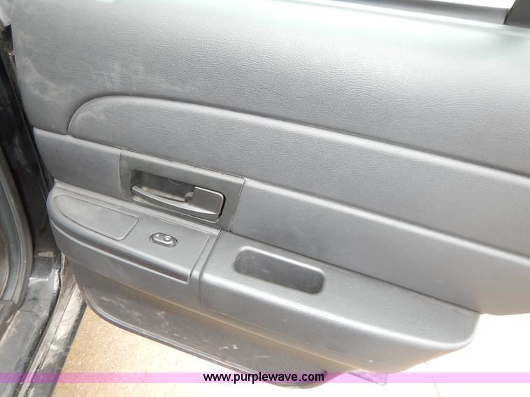 image for item J3993 2006 Ford Crown Victoria Police Interceptor