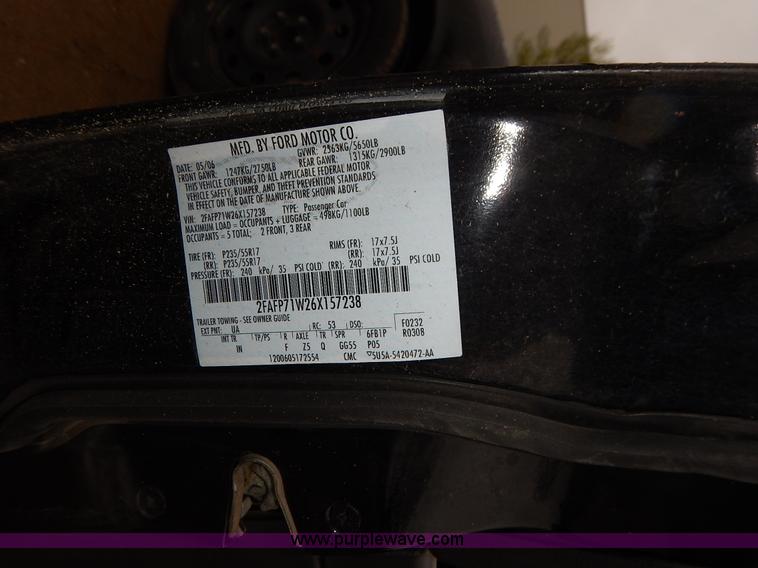 image for item J3993 2006 Ford Crown Victoria Police Interceptor