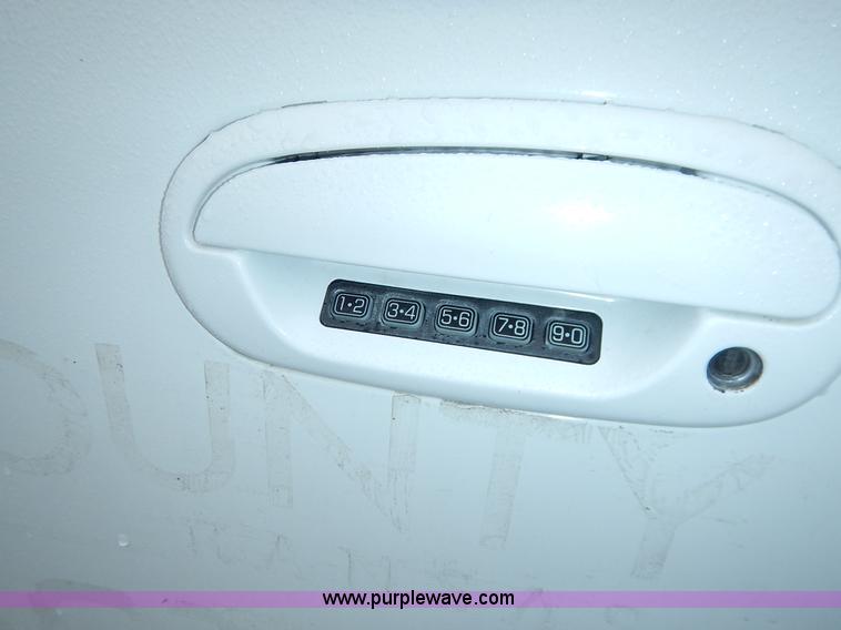 image for item J3994 2000 Ford Expedition XLT SUV