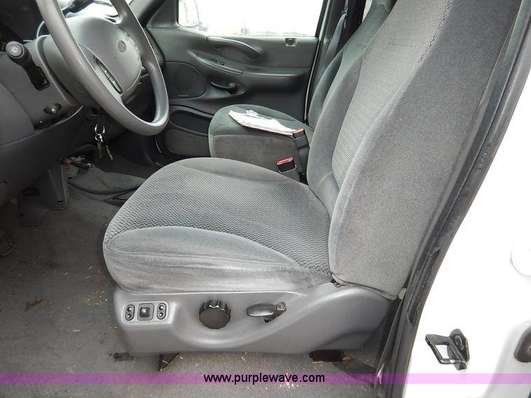 image for item J3994 2000 Ford Expedition XLT SUV