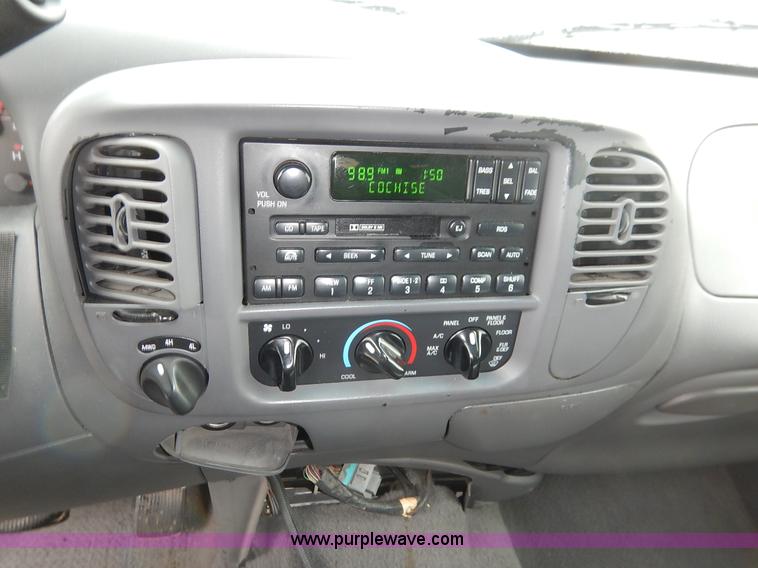 image for item J3994 2000 Ford Expedition XLT SUV