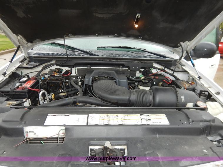 image for item J3994 2000 Ford Expedition XLT SUV