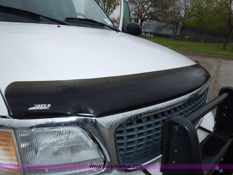 image for item J3994 2000 Ford Expedition XLT SUV