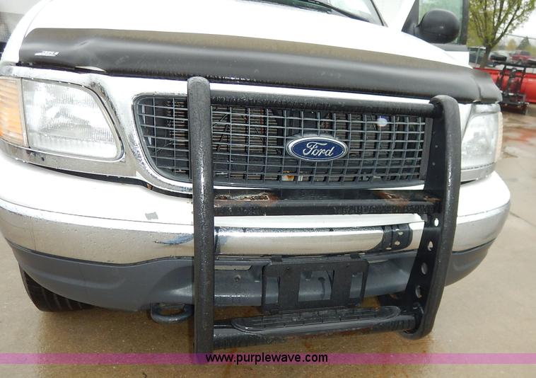 image for item J3994 2000 Ford Expedition XLT SUV