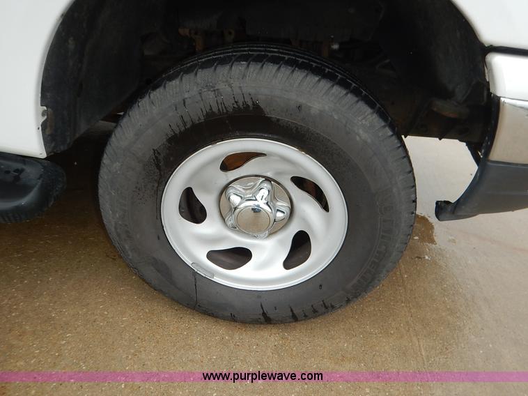 image for item J3994 2000 Ford Expedition XLT SUV