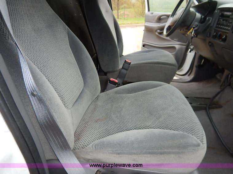 image for item J3994 2000 Ford Expedition XLT SUV