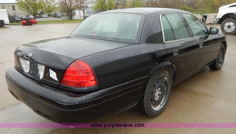 image for item J3997 2006 Ford Crown Victoria Police Interceptor