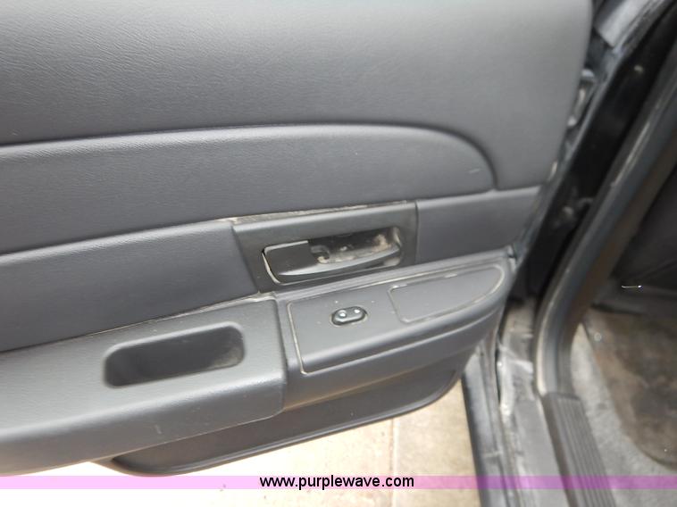 image for item J3997 2006 Ford Crown Victoria Police Interceptor