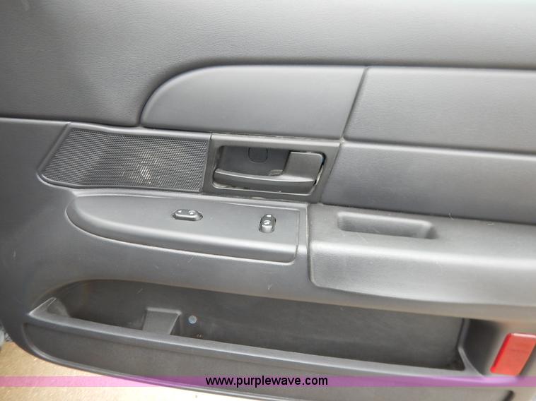 image for item J3997 2006 Ford Crown Victoria Police Interceptor