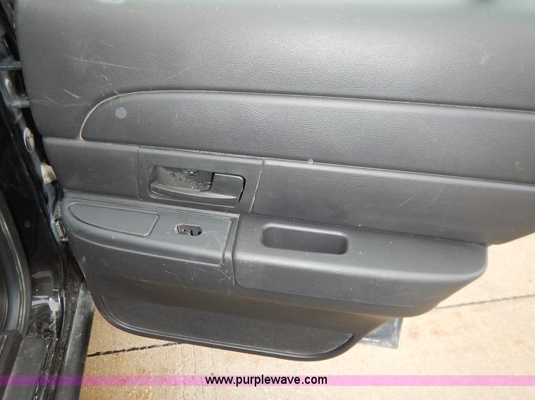 image for item J3997 2006 Ford Crown Victoria Police Interceptor