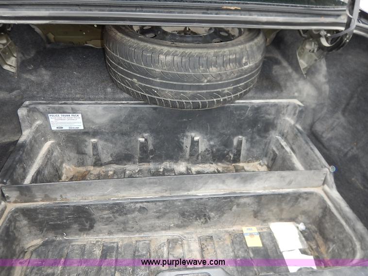 image for item J3997 2006 Ford Crown Victoria Police Interceptor