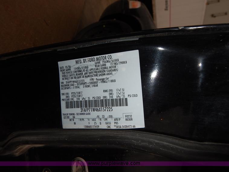 image for item J3997 2006 Ford Crown Victoria Police Interceptor