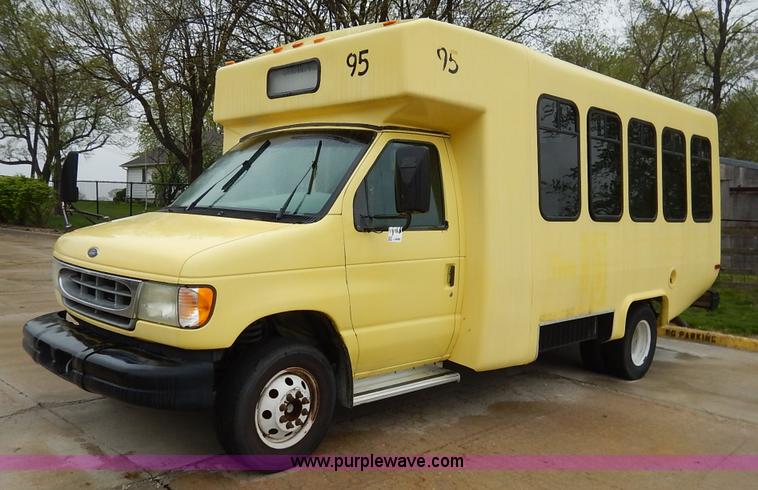 image for item J3998 2002 Ford 801 Diamond Coach transit bus