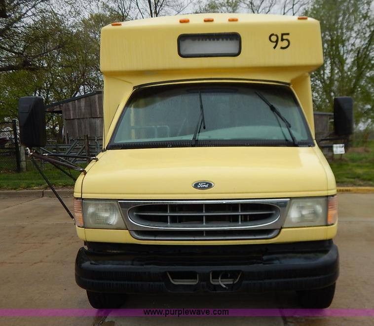 image for item J3998 2002 Ford 801 Diamond Coach transit bus