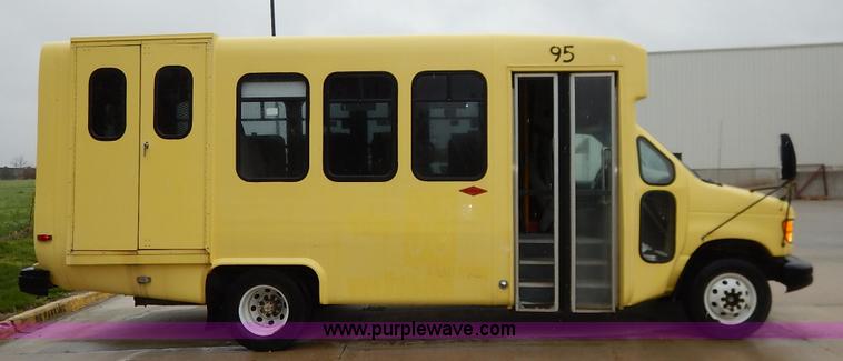 image for item J3998 2002 Ford 801 Diamond Coach transit bus