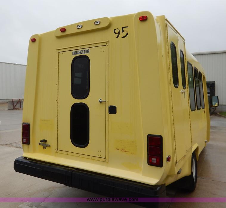 image for item J3998 2002 Ford 801 Diamond Coach transit bus