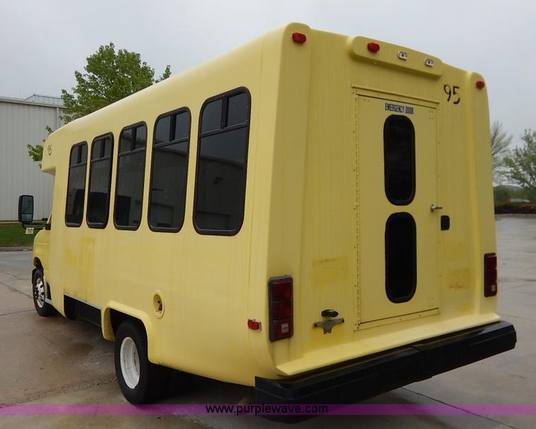 image for item J3998 2002 Ford 801 Diamond Coach transit bus