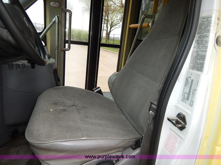 image for item J3998 2002 Ford 801 Diamond Coach transit bus