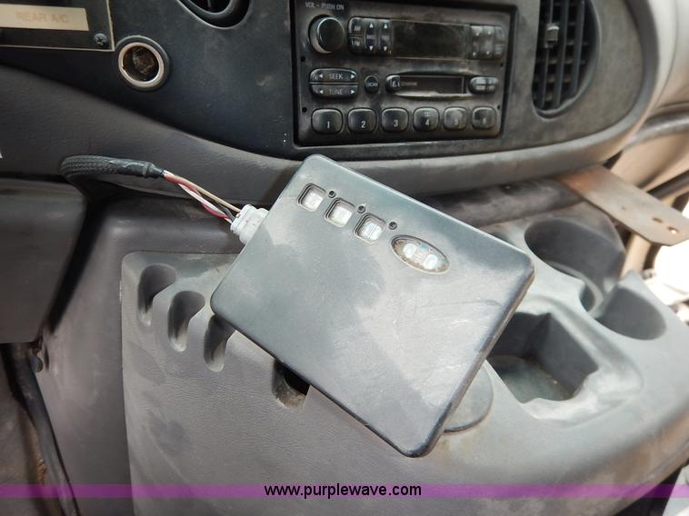 image for item J3998 2002 Ford 801 Diamond Coach transit bus