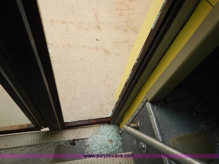 image for item J3998 2002 Ford 801 Diamond Coach transit bus