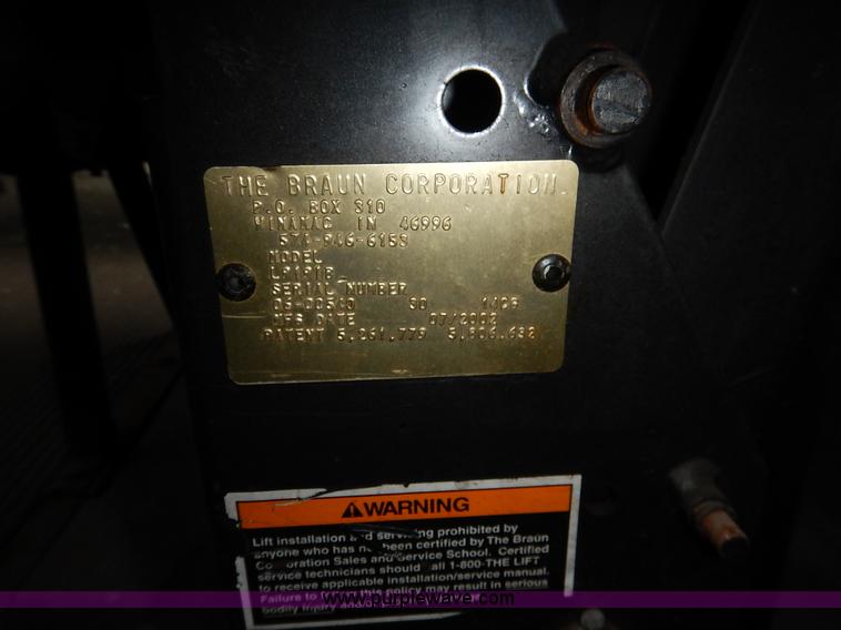 image for item J3998 2002 Ford 801 Diamond Coach transit bus