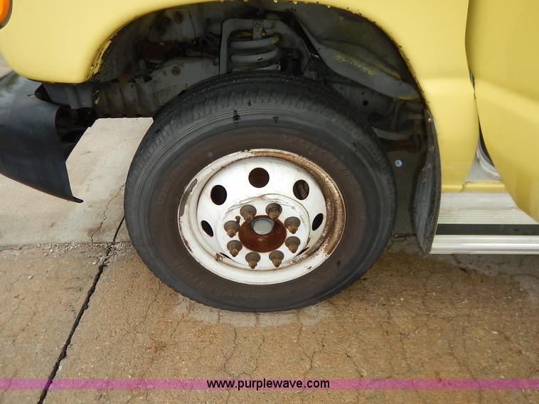 image for item J3998 2002 Ford 801 Diamond Coach transit bus