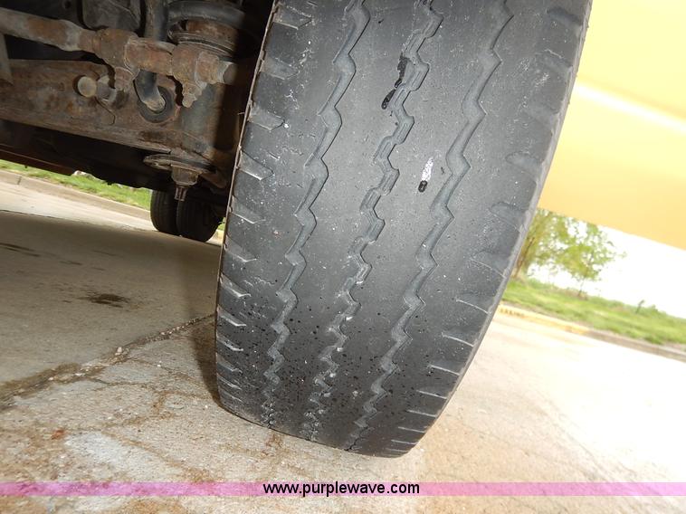 image for item J3998 2002 Ford 801 Diamond Coach transit bus